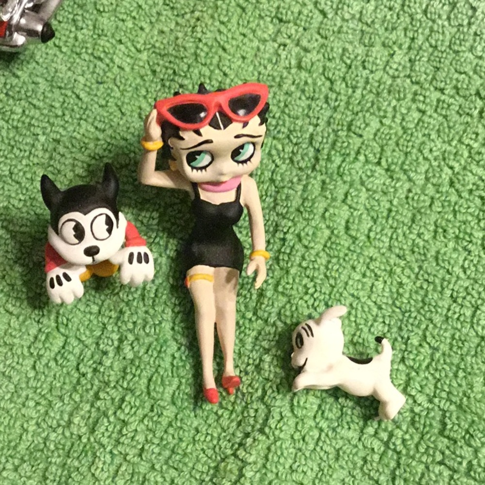 Vintage Betty Boop Red and White Convertible Toy Car - Picture 10 of 14